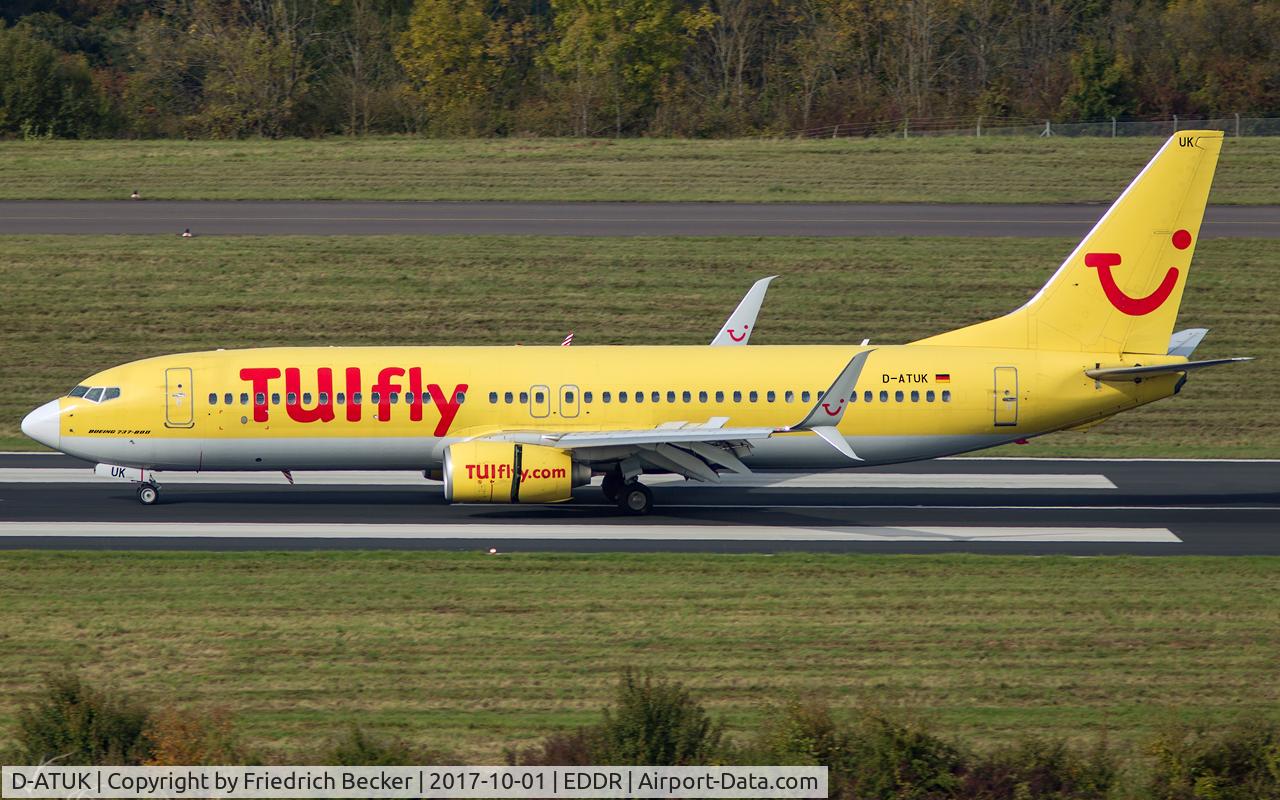 D-ATUK, 2011 Boeing 737-8K5 C/N 39094, decelerating after touchdown on RW27