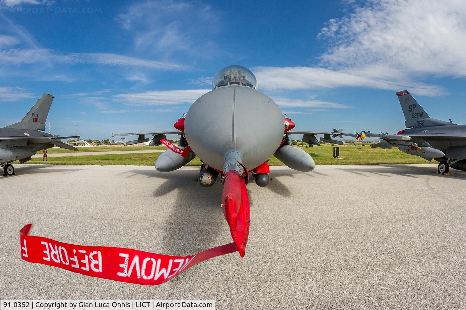 91-0352, 1993 General Dynamics F-16CJ Fighting Falcon C/N CC-50, FLIGHT LINE TRINDENT15