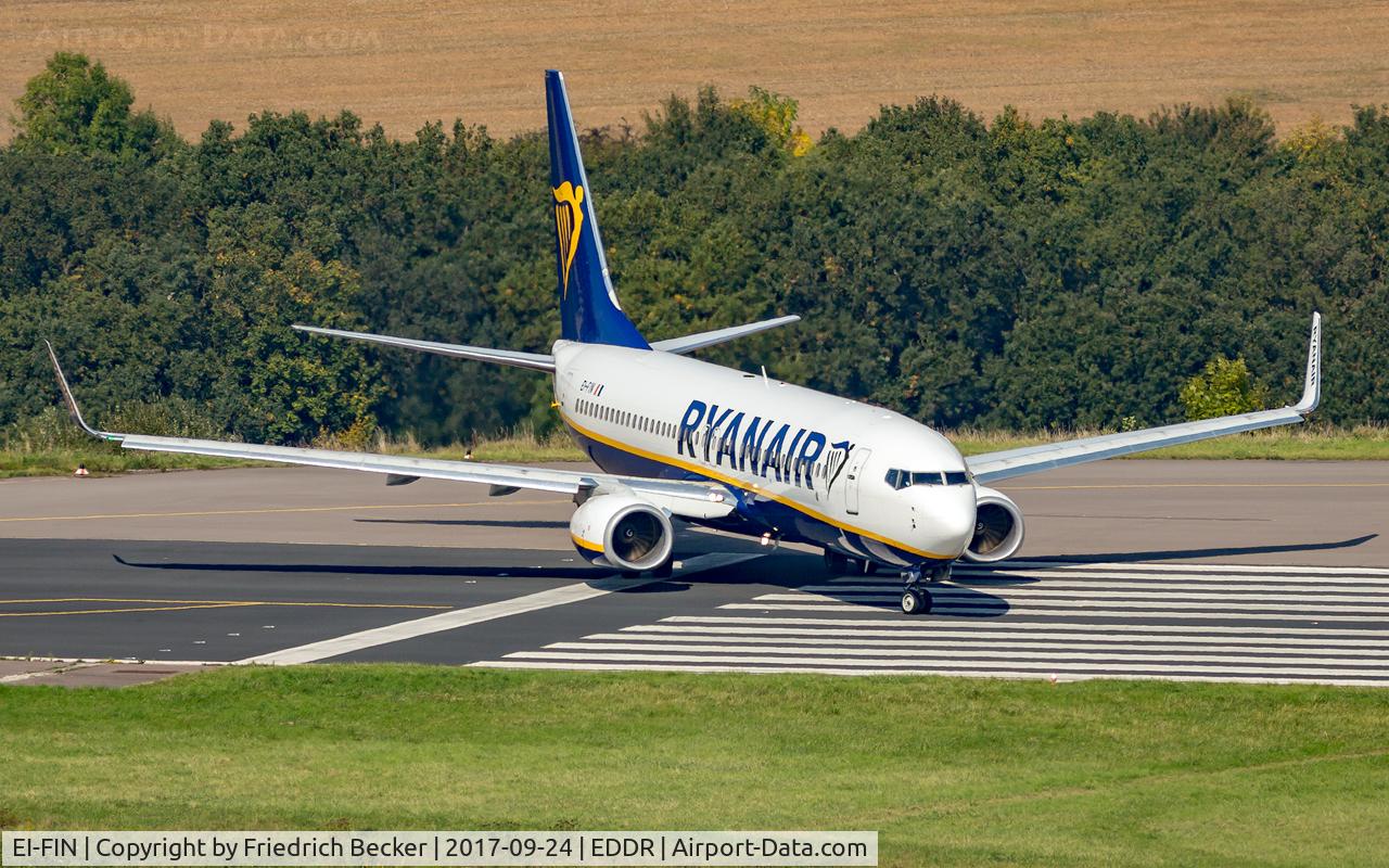 EI-FIN, 2015 Boeing 737-8AS C/N 44701, line up prior departure from RW09