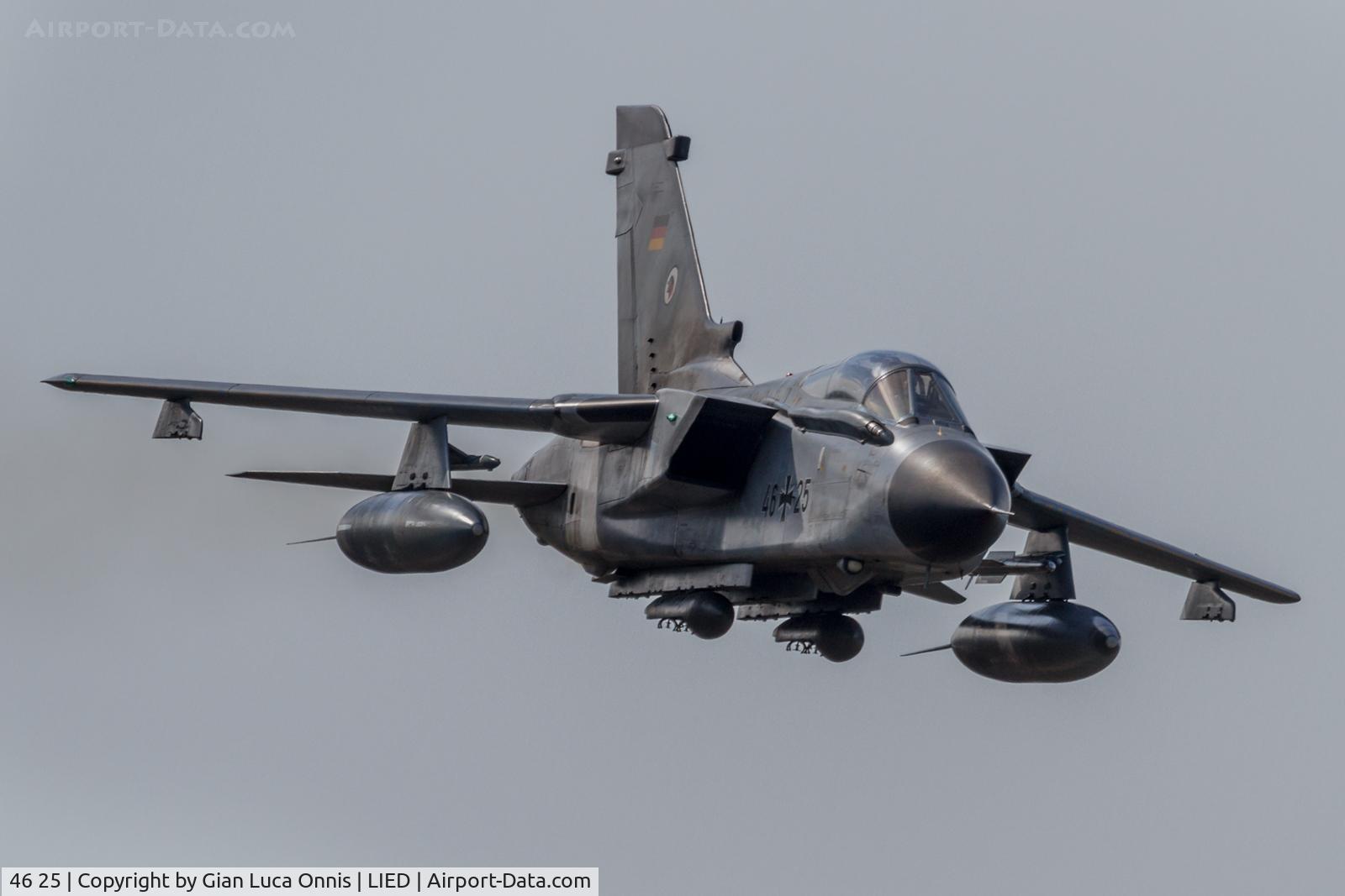 46 25, Panavia Tornado ECR C/N 821/GS258/4325, LOW PASS