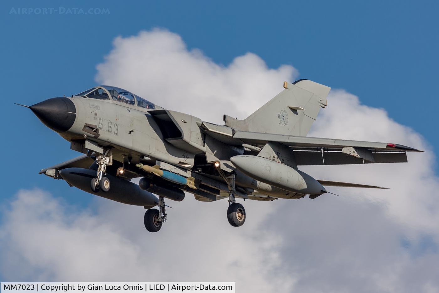 MM7023, Panavia Tornado IDS C/N 250/IS022/5032, LANDING 35L GBU