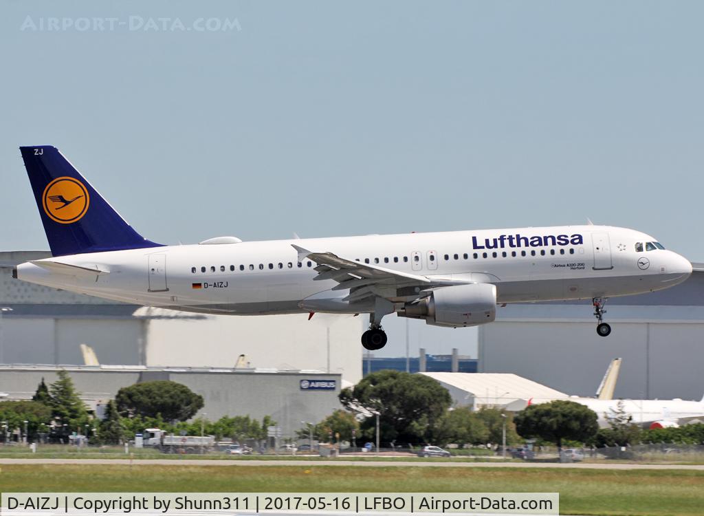 D-AIZJ, 2010 Airbus A320-214 C/N 4449, Landing rwy 32R with wifi pod mounted...