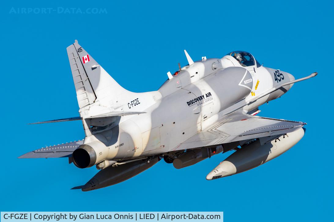 C-FGZE, Douglas A-4N Skyhawk C/N 14495, TAKEOFF