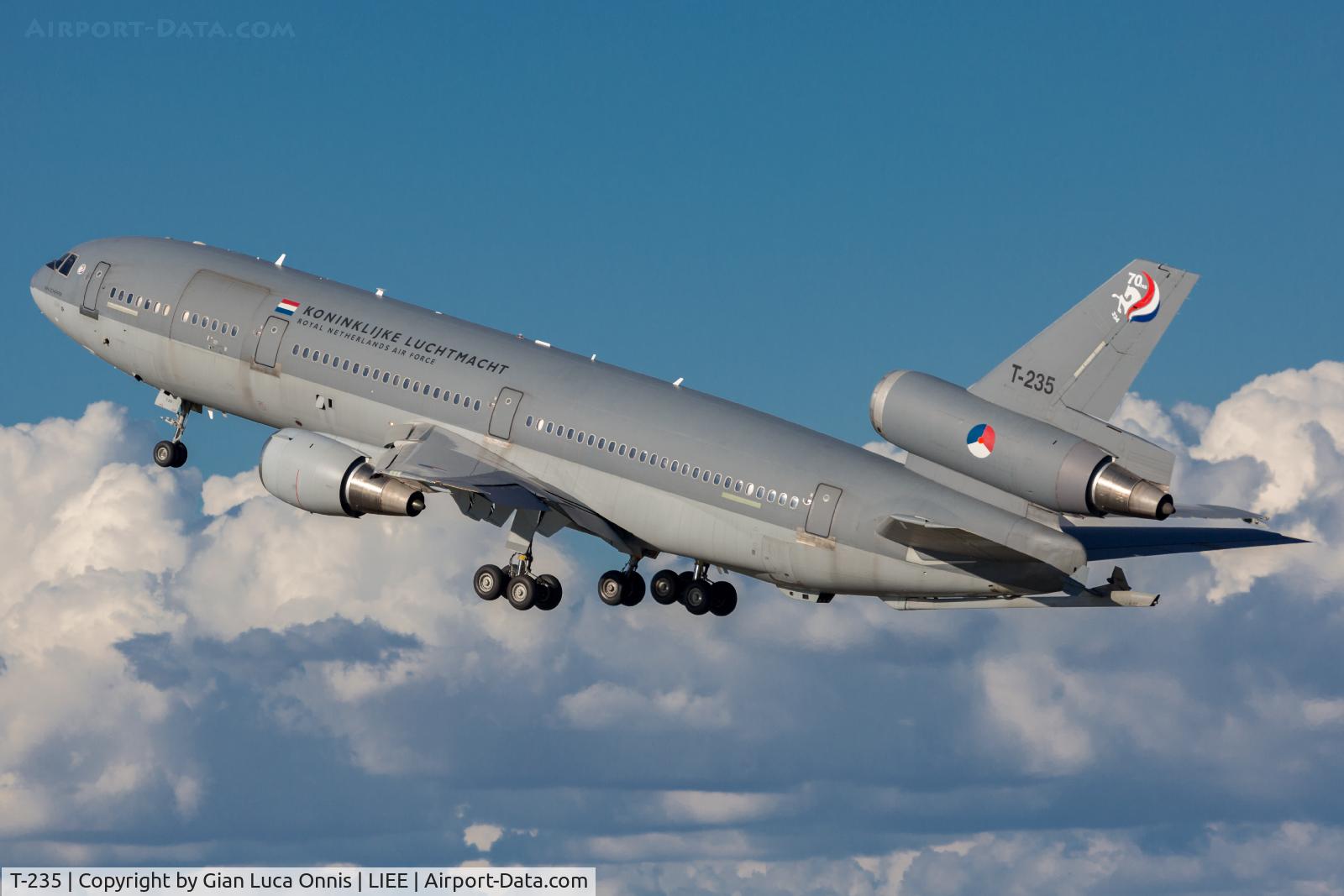 T-235, 1976 McDonnell Douglas DC-10-30 (CF) C/N 46956, TAKEOFF