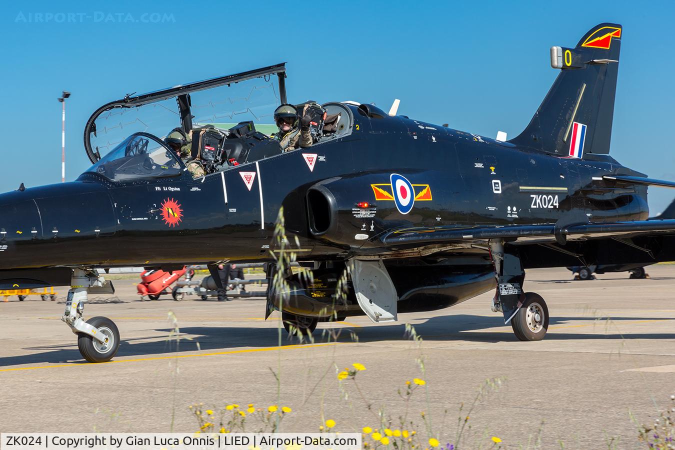 ZK024, 2009 British Aerospace Hawk T2 C/N RT015/1253, TAXI WAY