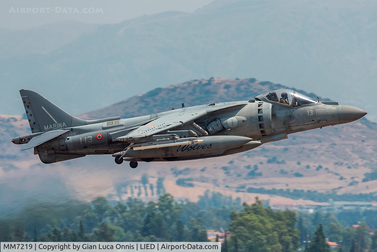MM7219, McDonnell Douglas AV-8B+ Harrier II C/N 271/IT008, TAKEOFF