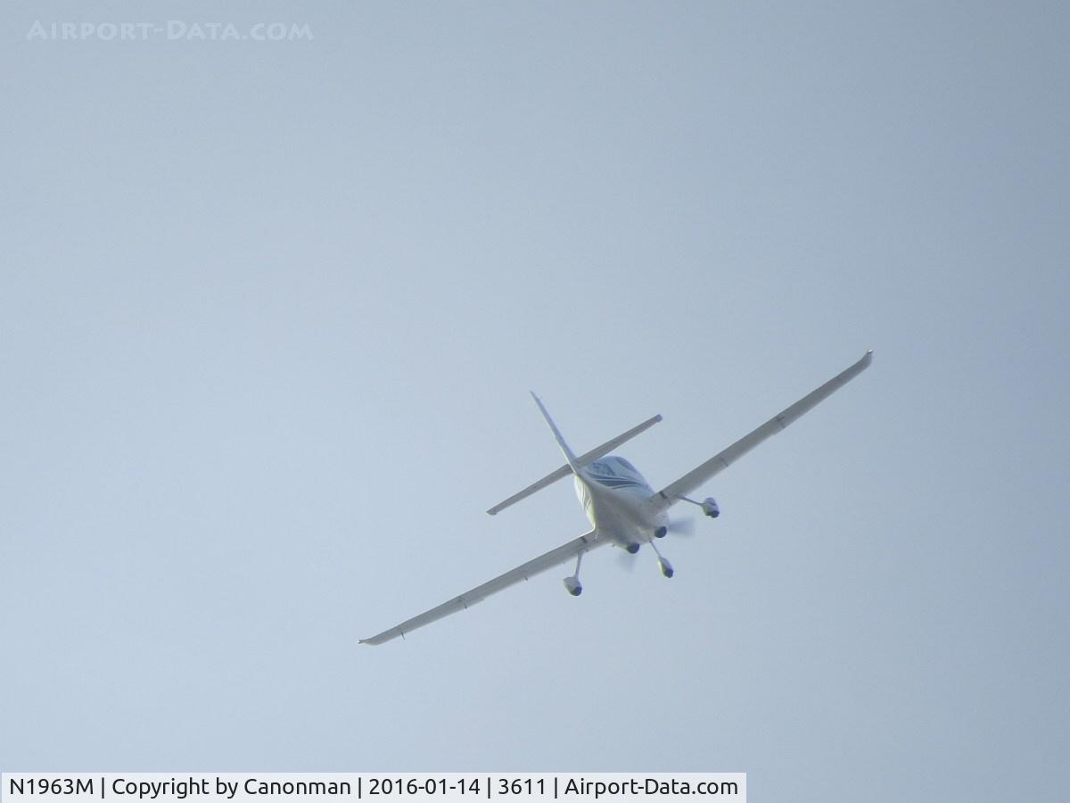 N1963M, 2002 Cirrus SR22 C/N 0355, Turning left