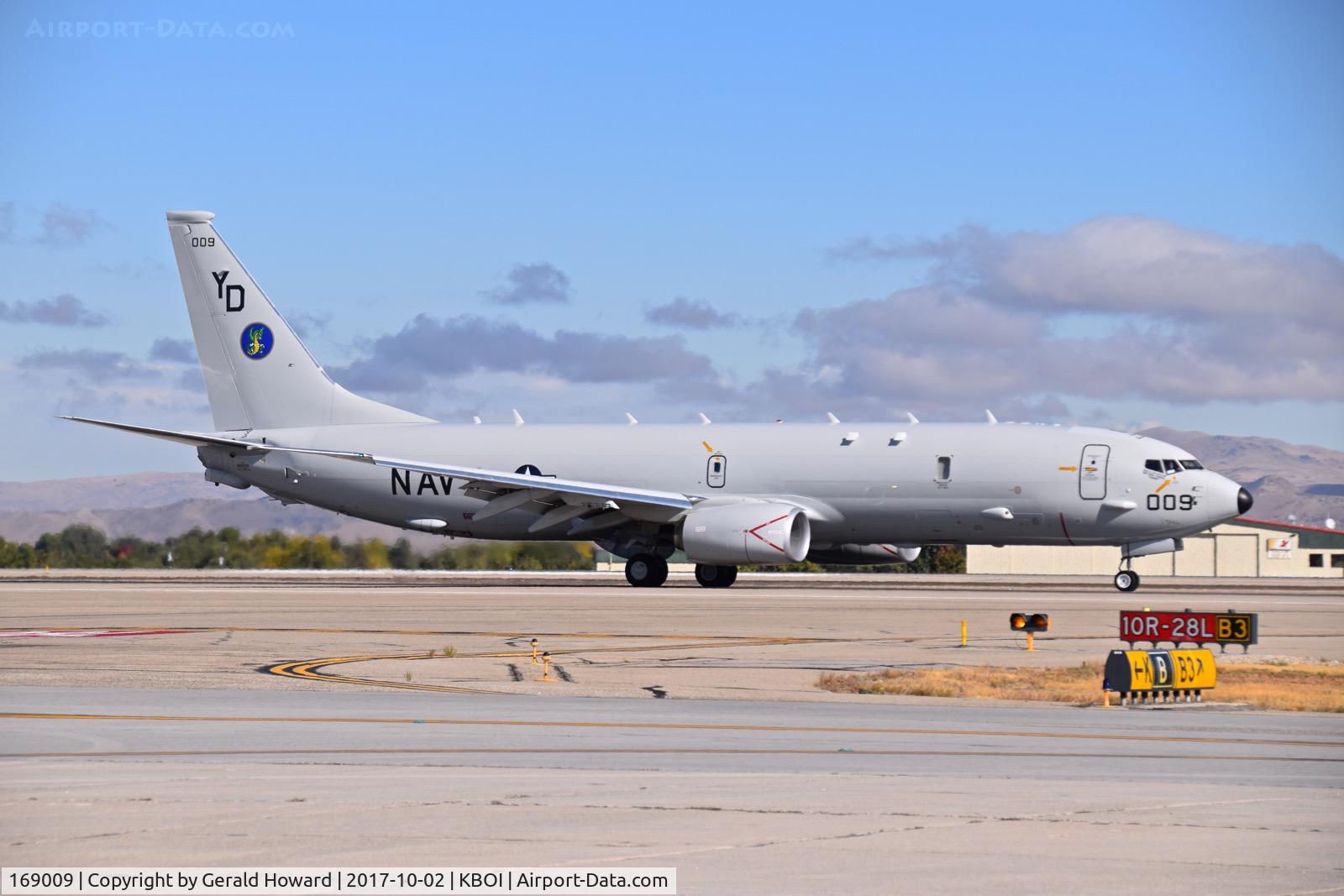 169009, 2016 Boeing P-8A Poseidon (737-8FV) C/N 44951, Touch and go on RWY 10R.  VP-4 