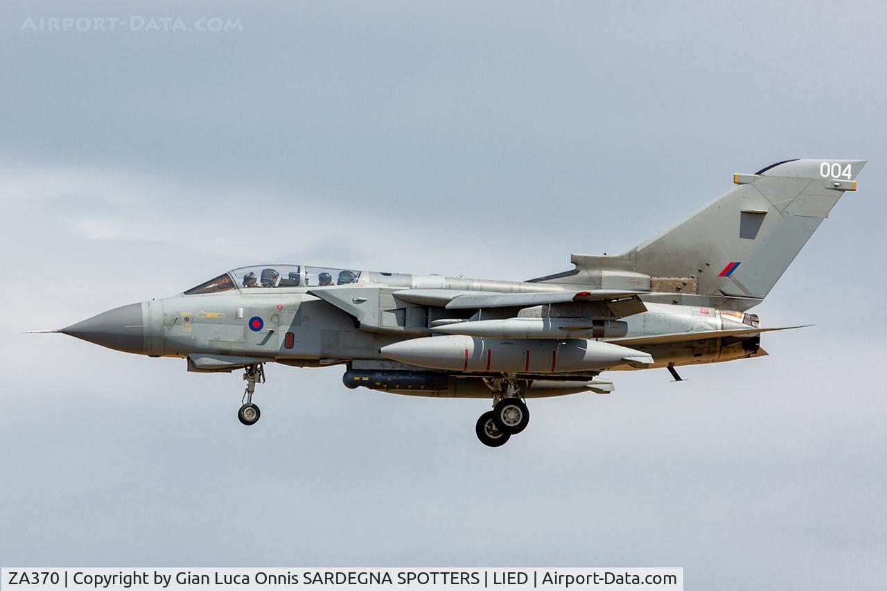 ZA370, 1982 Panavia Tornado GR.4A C/N 168/BS052/3084, LANDING 17R