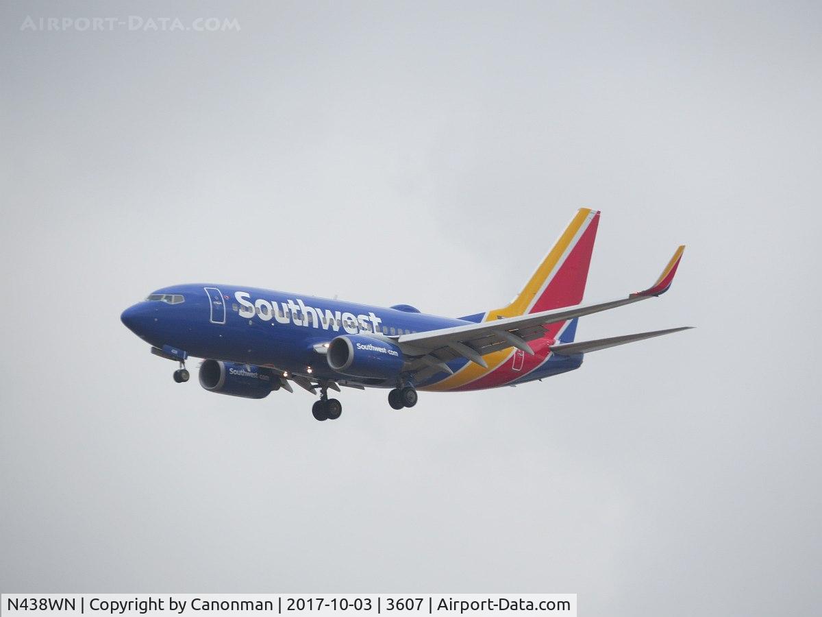 N438WN, 2003 Boeing 737-7H4 C/N 29833, Landing