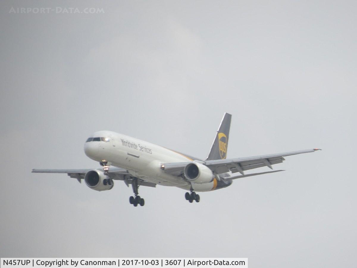 N457UP, 1996 Boeing 757-24APF C/N 25478, Landing