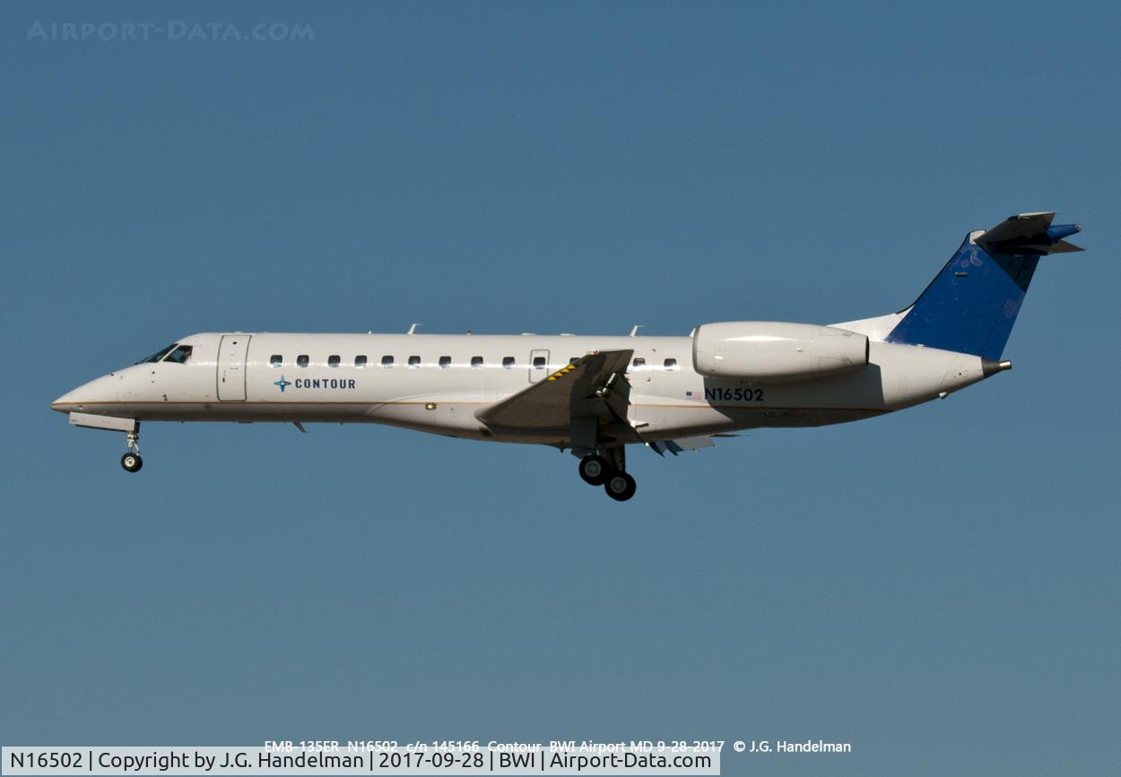 N16502, 1999 Embraer ERJ-135ER (EMB-135ER) C/N 145166, On final to 33L.