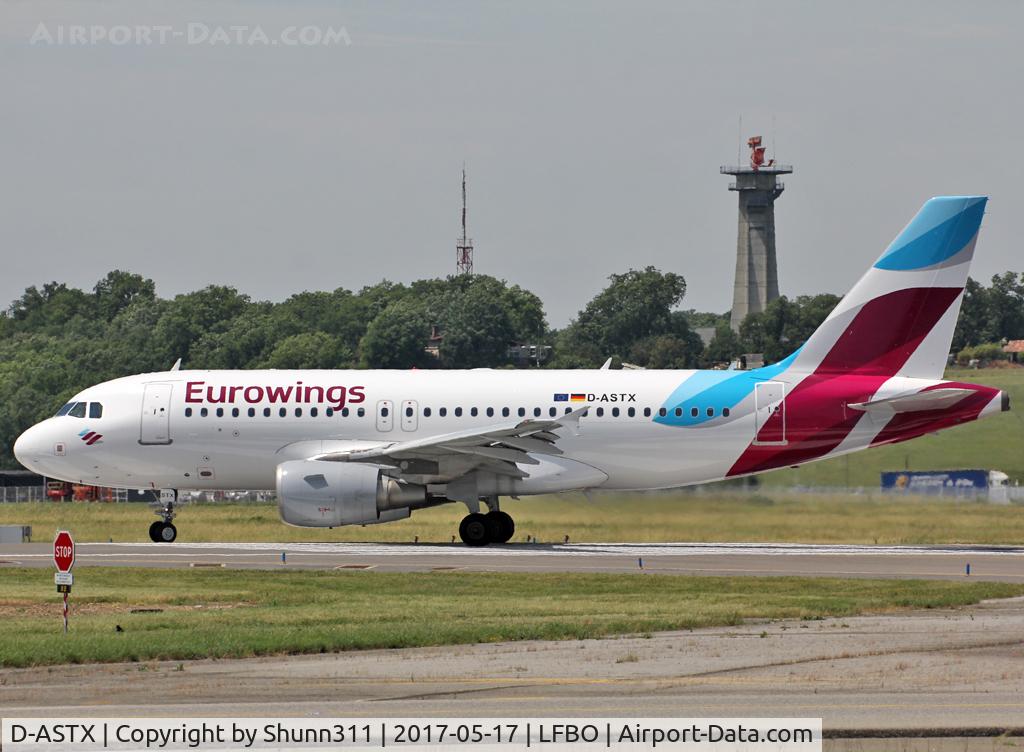D-ASTX, 2007 Airbus A319-111 C/N 3202, Lining up rwy 14L for departure...