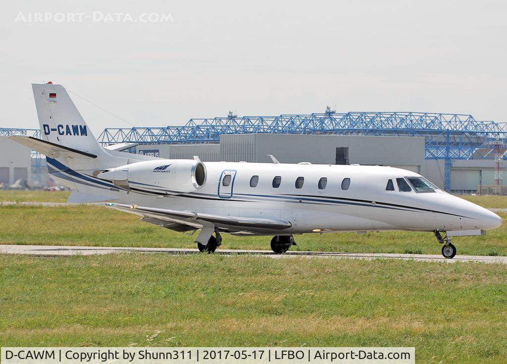 D-CAWM, 2008 Cessna 560 Citation XLS+ C/N 560-6002, Taxiing holding point rwy 14L for departure...