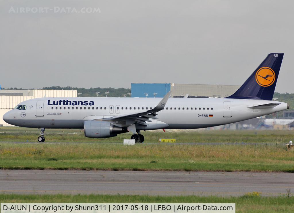 D-AIUN, 2015 Airbus A320-214 C/N 6549, Lining up rwy 32R from 'November 2' for departure...