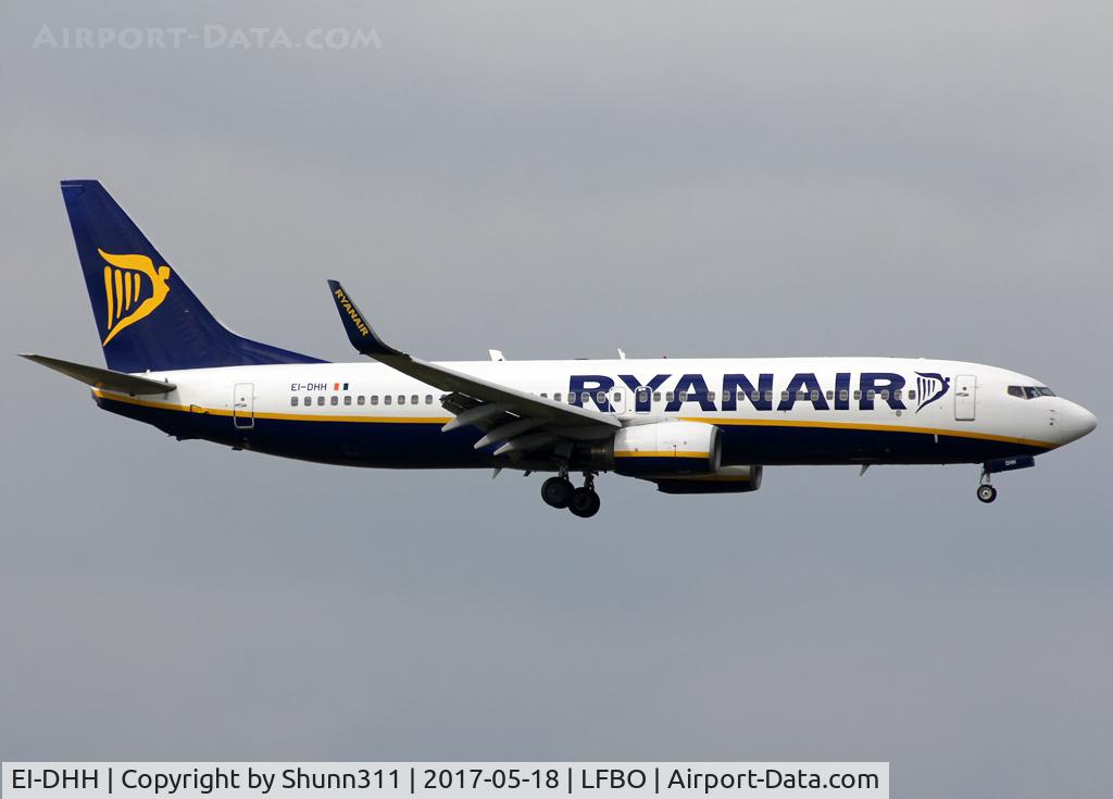 EI-DHH, 2005 Boeing 737-8AS C/N 33817, Landing rwy 32L