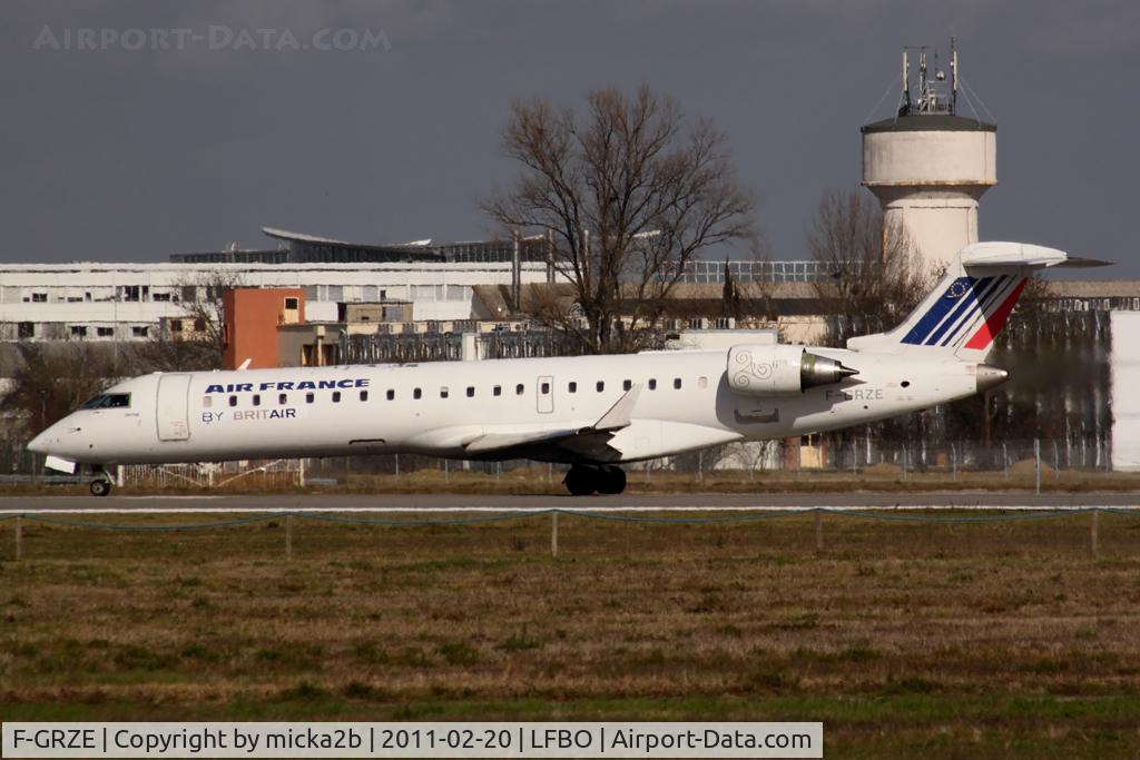 F-GRZE, 2001 Canadair CRJ-702 (CL-600-2C10) Regional Jet C/N 10032, Taxiing