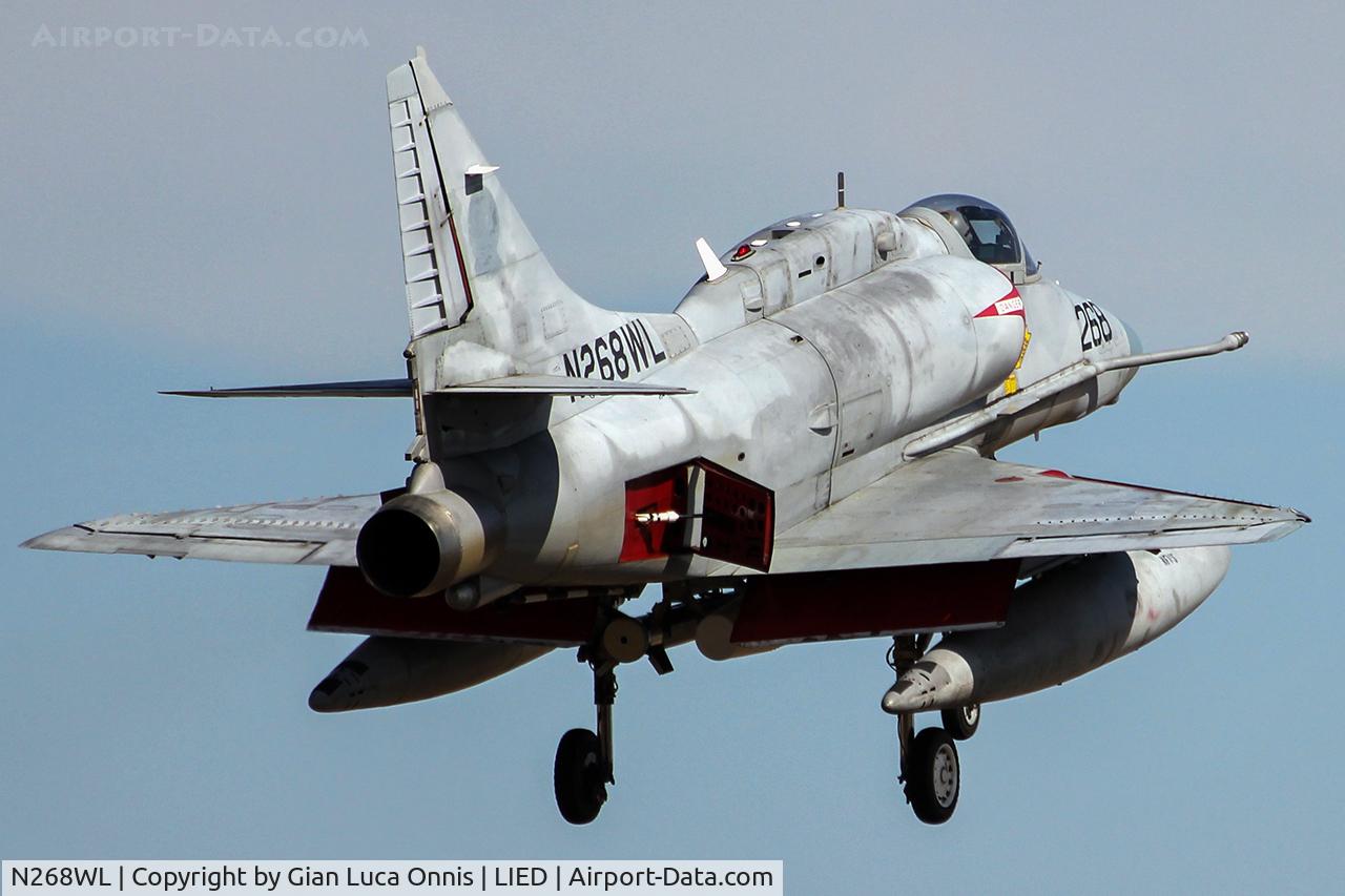 N268WL, Douglas A-4N Skyhawk C/N 14450, LANDING 35R