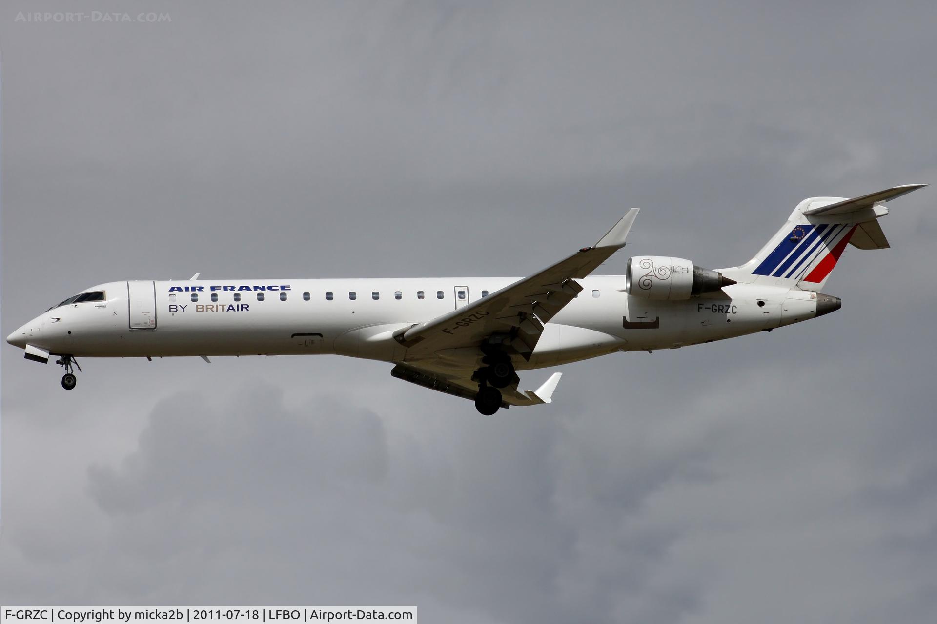 F-GRZC, 2001 Canadair CRJ-702 (CL-600-2C10) Regional Jet C/N 10008, Landing
