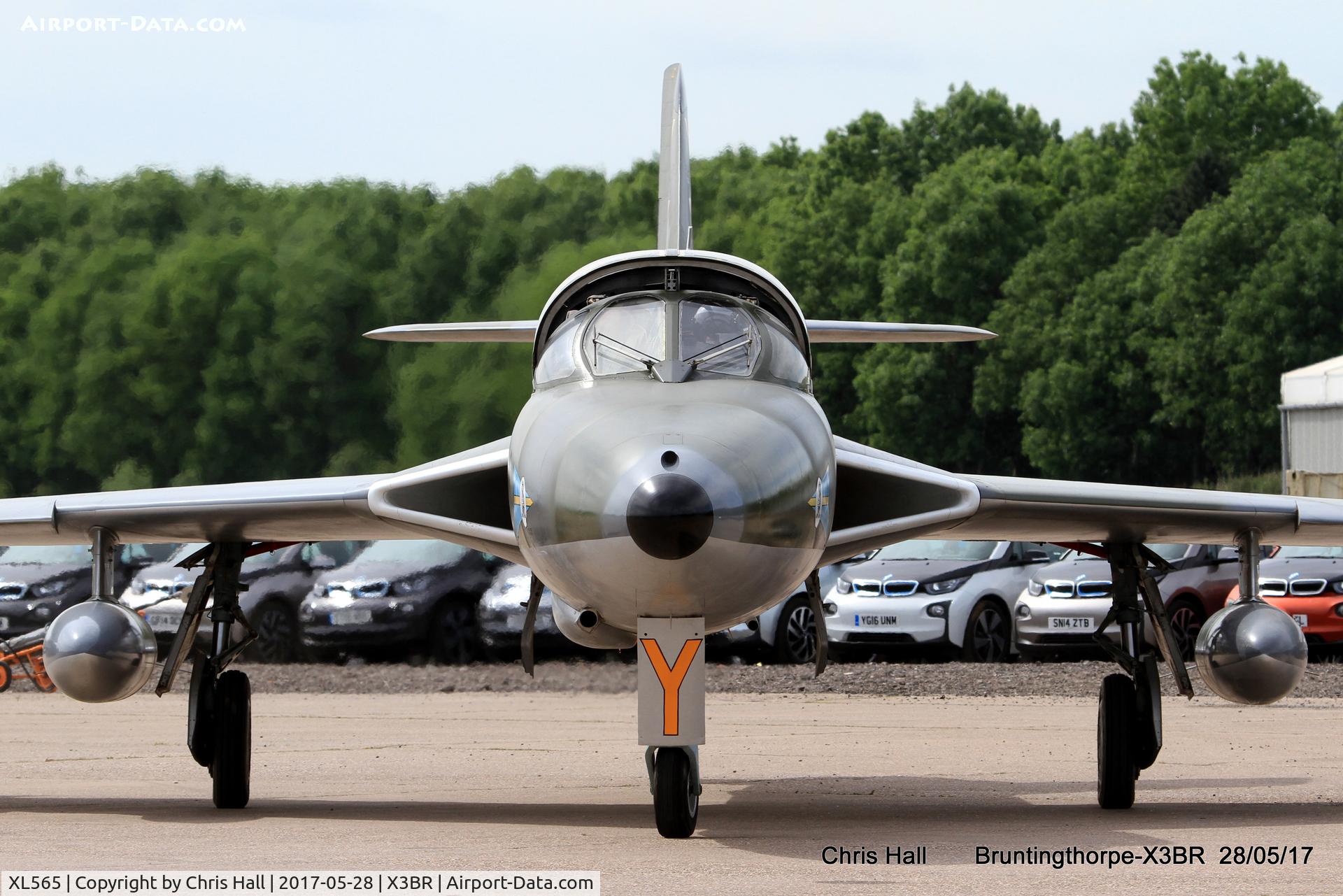 XL565, 1958 Hawker Hunter T.7 C/N 41H/693716, Cold War Jets open day 2017