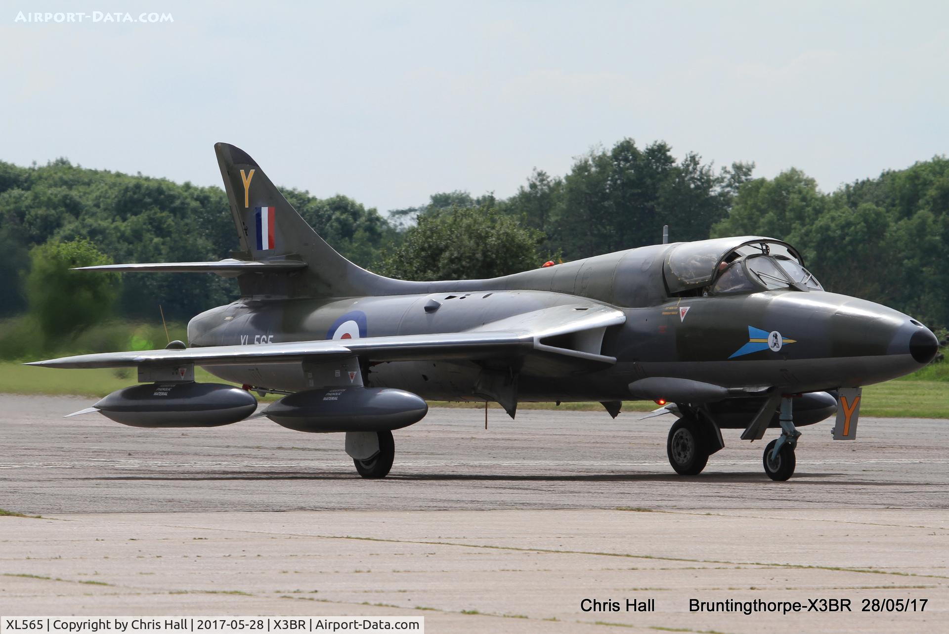 XL565, 1958 Hawker Hunter T.7 C/N 41H/693716, Cold War Jets open day 2017