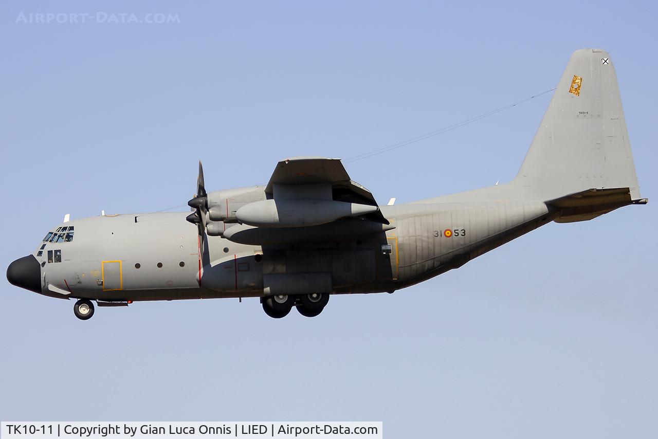 TK10-11, Lockheed KC-130H Hercules C/N 382-4871, LANDING 35R
