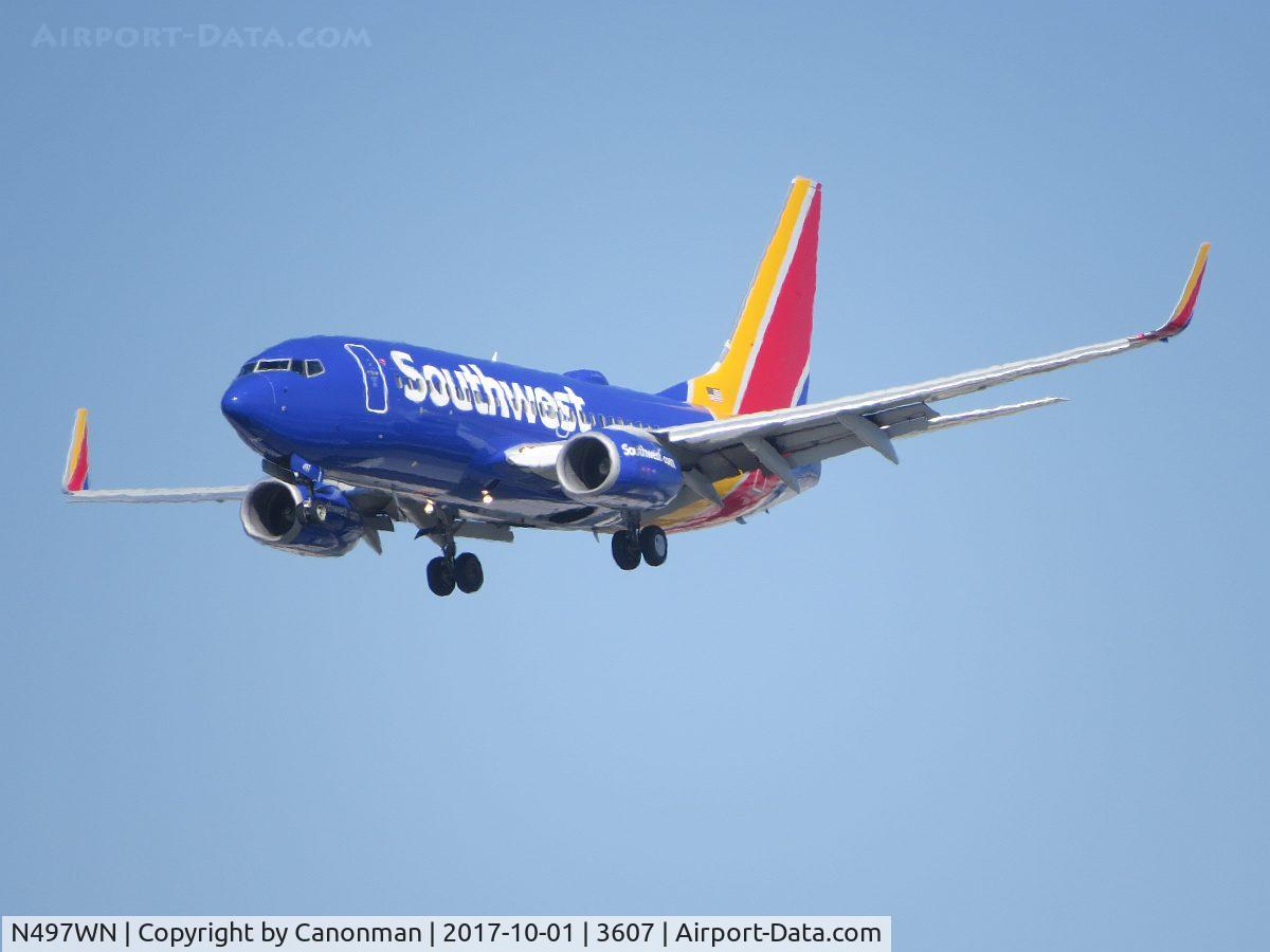 N497WN, 2004 Boeing 737-7H4 C/N 32479, Landing