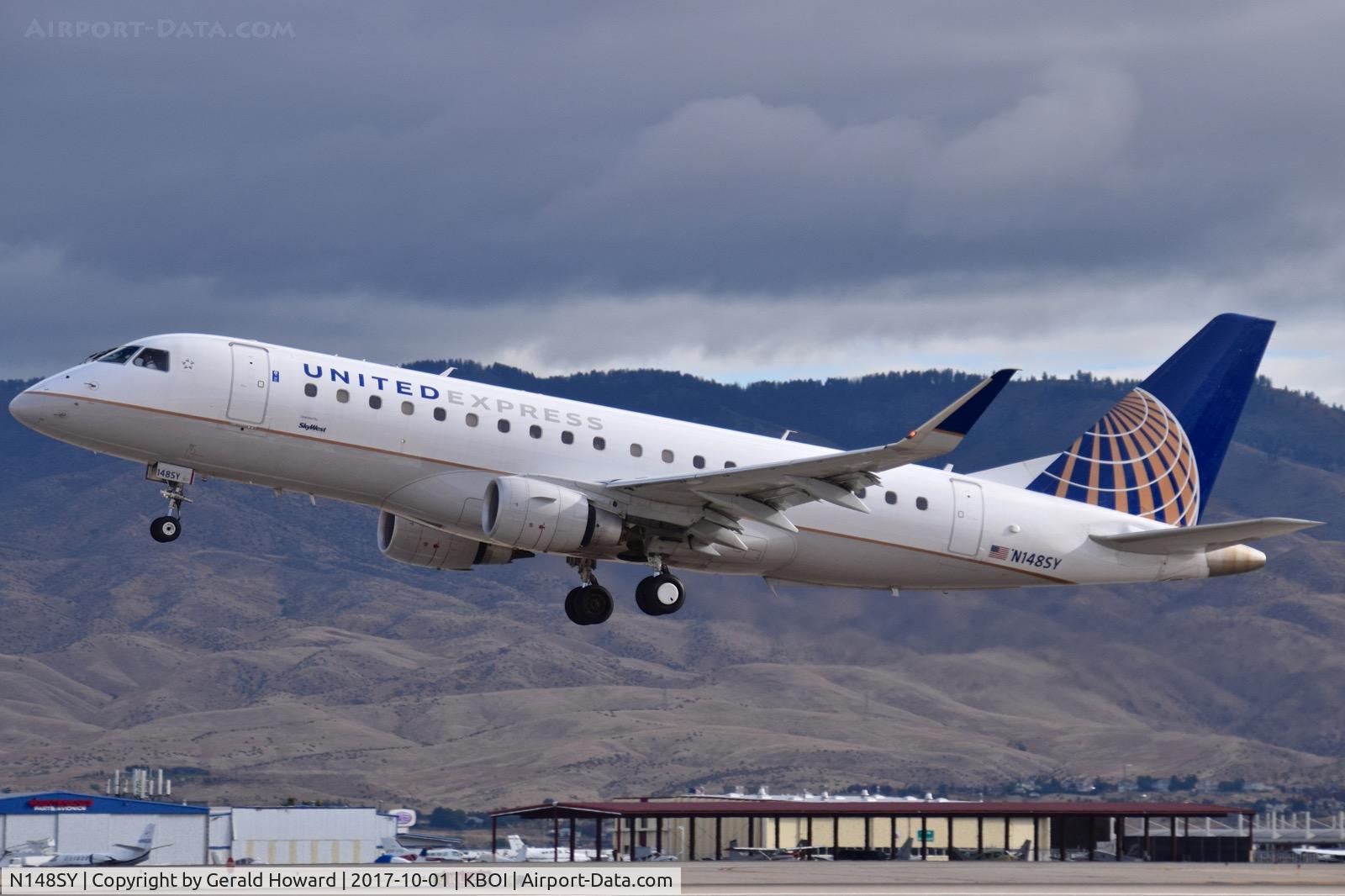N148SY, 2015 Embraer 175LR (ERJ-170-200LR) C/N 17000492, Take off from RWY 28L.