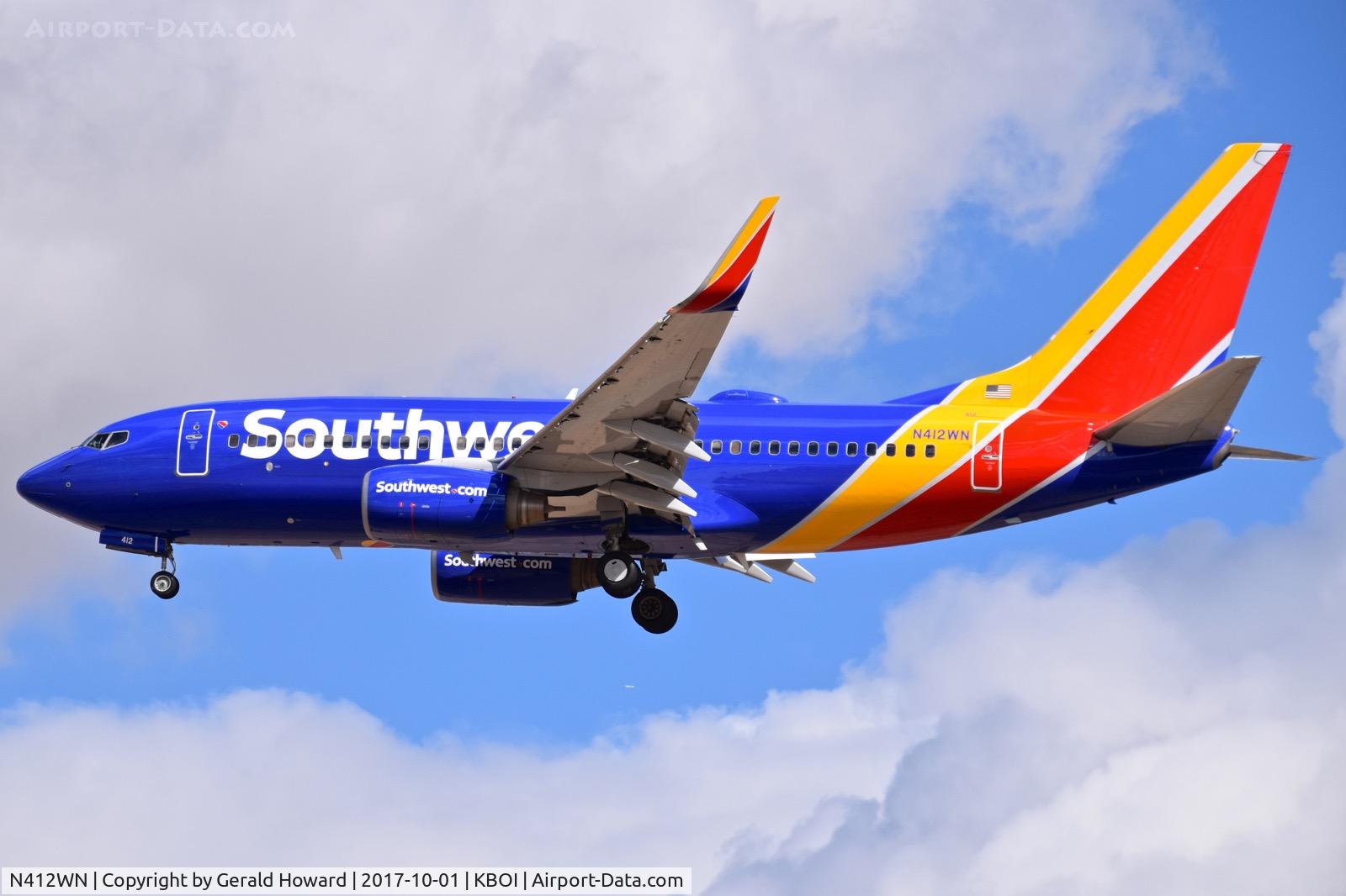 N412WN, 2001 Boeing 737-7H4 C/N 29818, Landing RWY 28L.