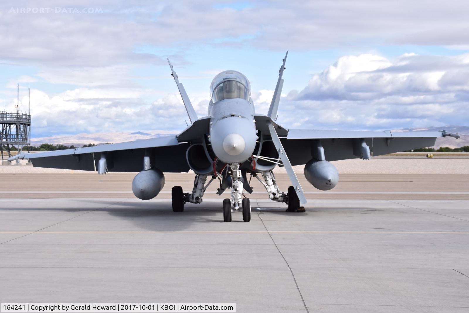 164241, 1991 McDonnell Douglas F/A-18D Hornet C/N 1004/D073, Slight problem with right main gear. VMFAT-101 