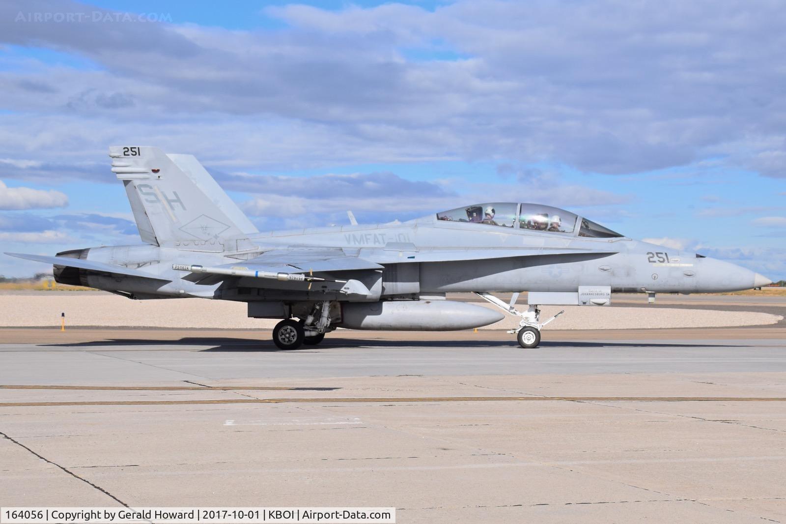 164056, 1990 McDonnell Douglas F/A-18D Hornet C/N 0946/D057, Taxiing to RWY 28L.  VMFAT-101 