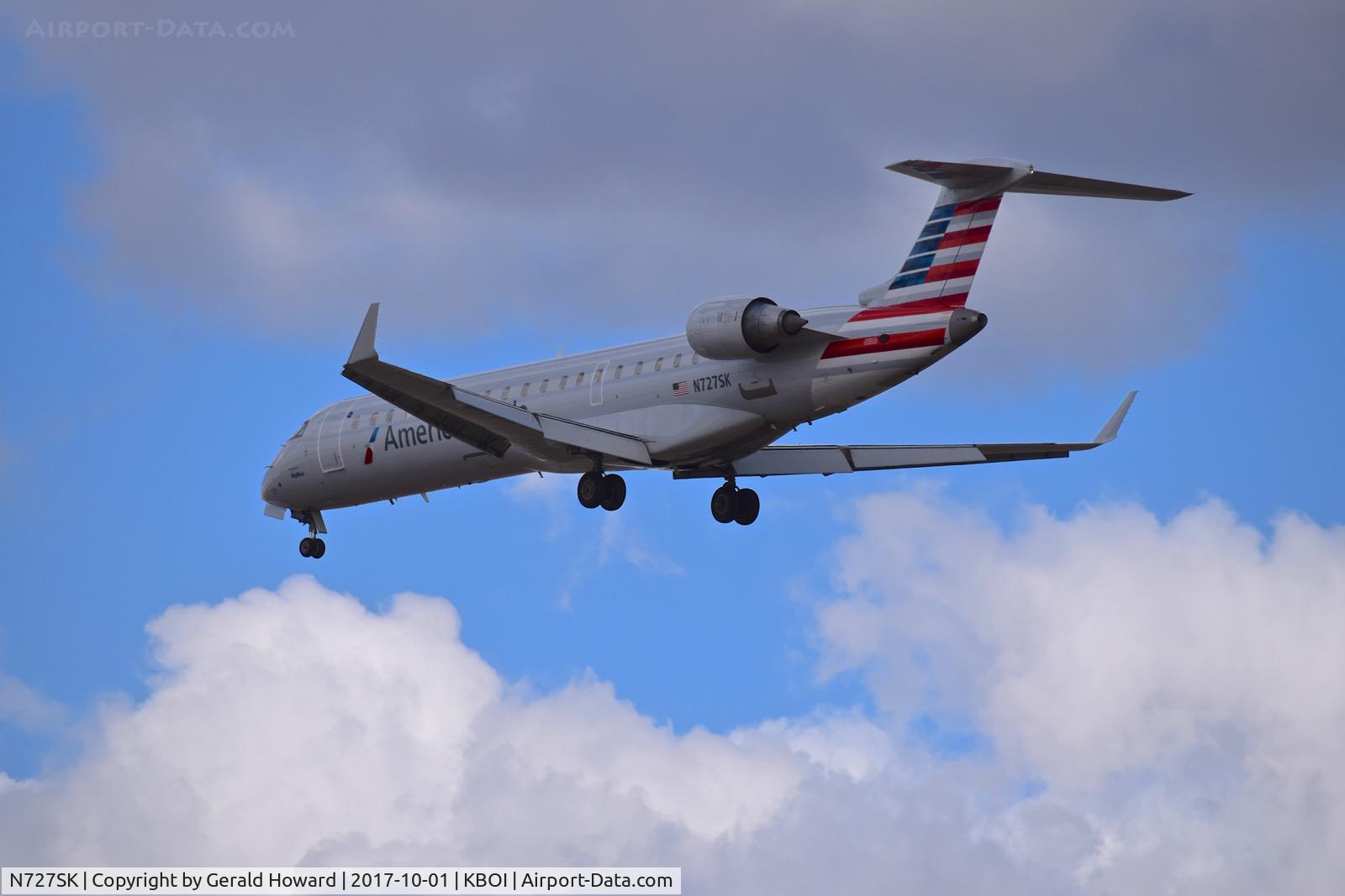 N727SK, 2005 Bombardier CRJ-701ER (CL-600-2C10) Regional Jet C/N 10191, Landing RWY 28L.
