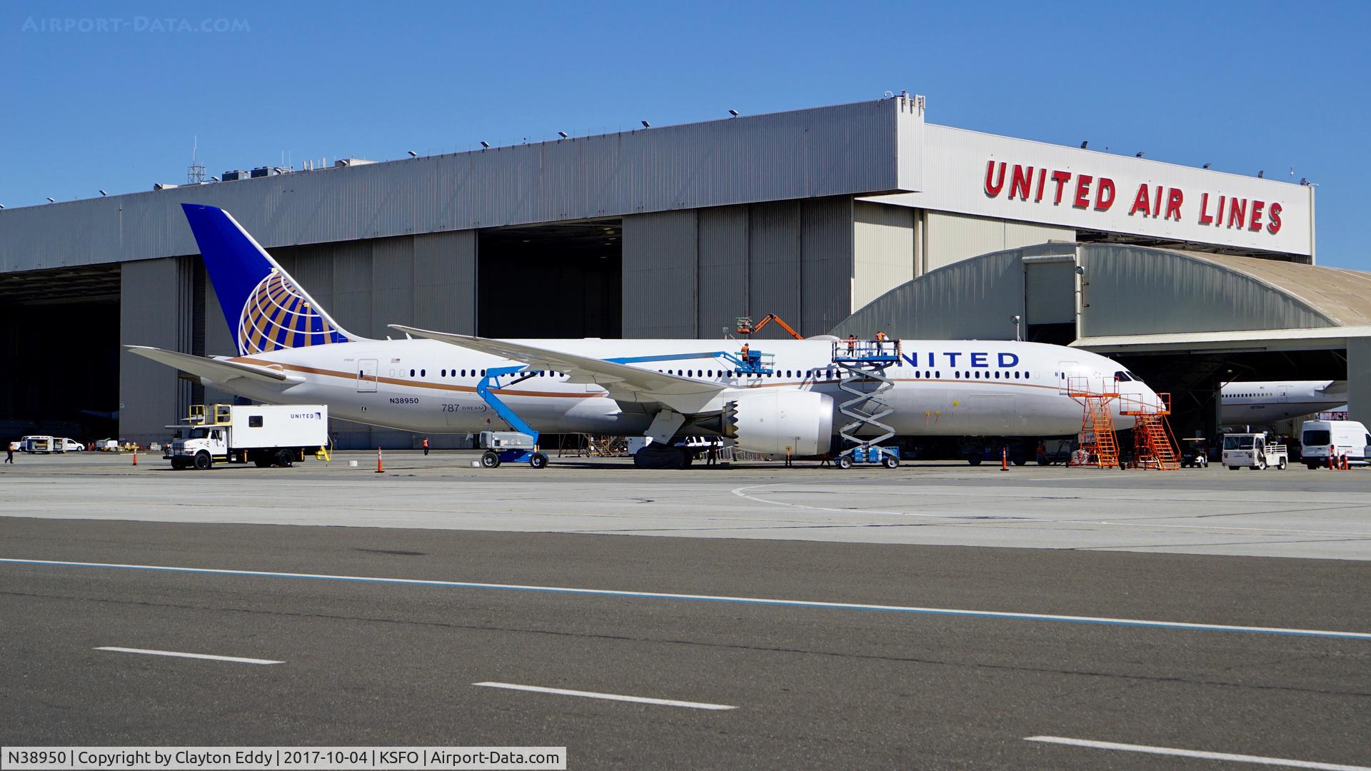 N38950, 2014 Boeing 787-9 Dreamliner Dreamliner C/N 36401, Getting a bath. SFO. 2017.