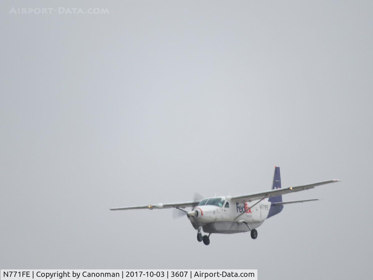 N771FE, 1991 Cessna 208B Grand Caravan C/N 208B0267, Landing