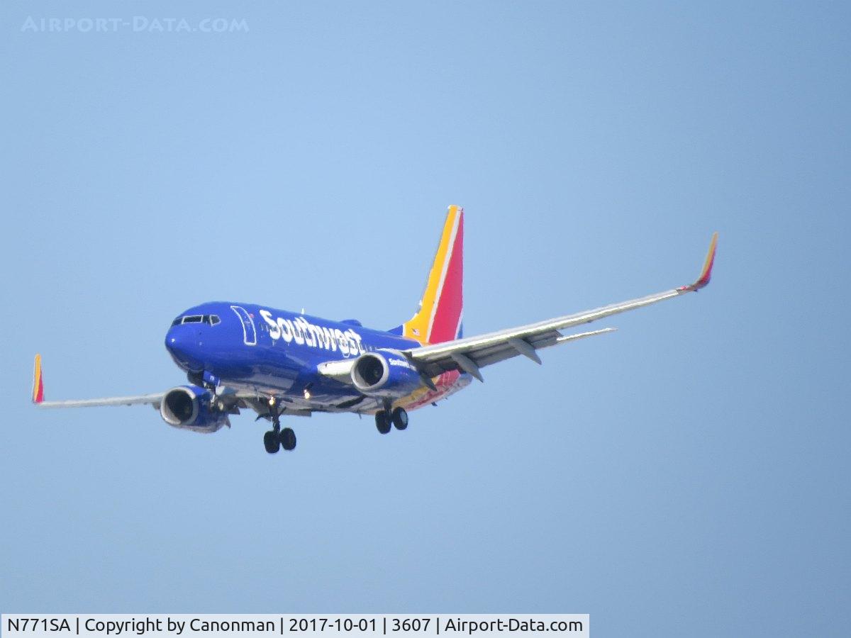 N771SA, 2000 Boeing 737-7H4 C/N 27879, Landing