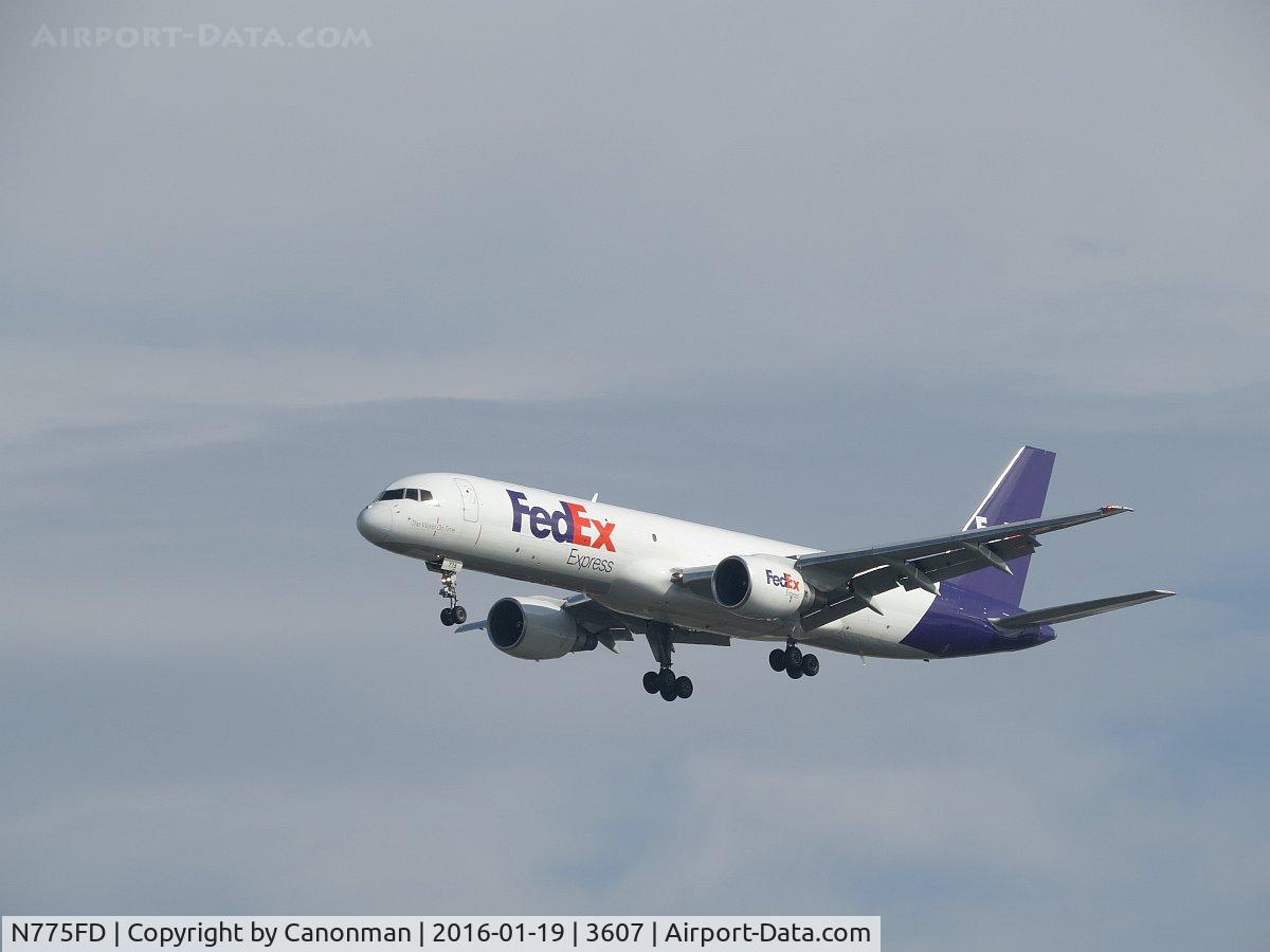 N775FD, 1991 Boeing 757-222 C/N 25043, Landing