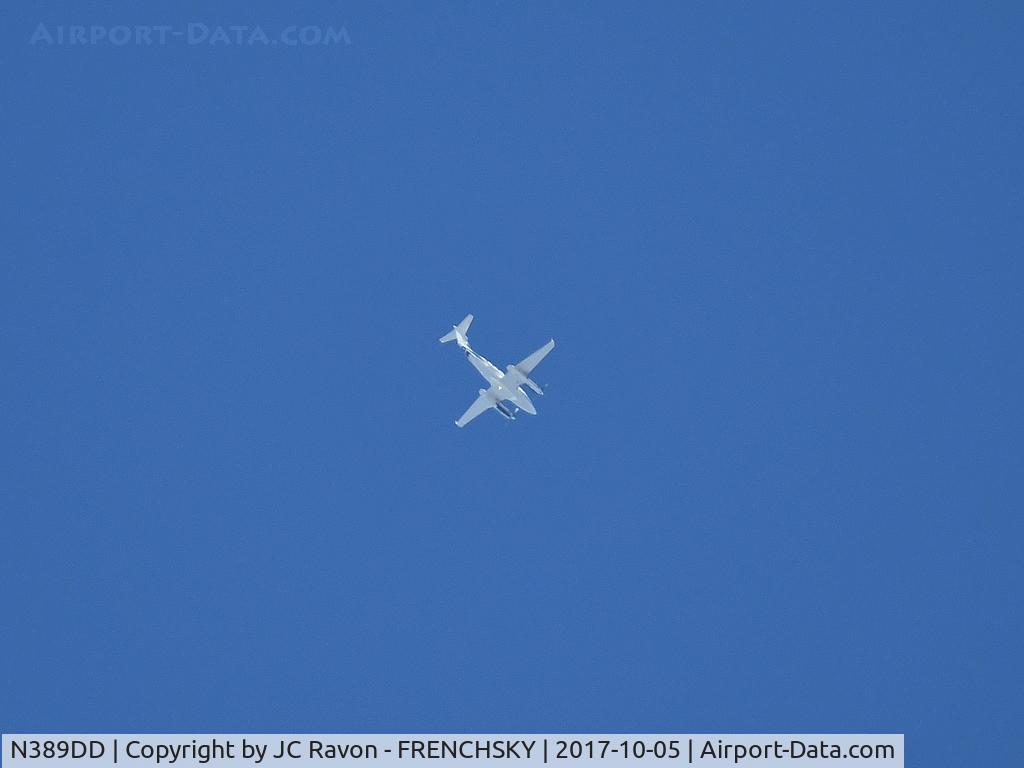 N389DD, Beechcraft 350 Super King Air C/N FL-389, overflying Bordeaux city center after double 360°, level 220, Rangeflyers ? from Lapalisse - Périgny airport (LFHX)