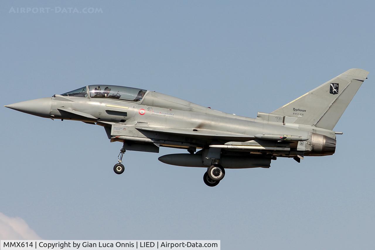 MMX614, Eurofighter EF-2000 Typhoon T C/N IPA2/PT002, LANDING