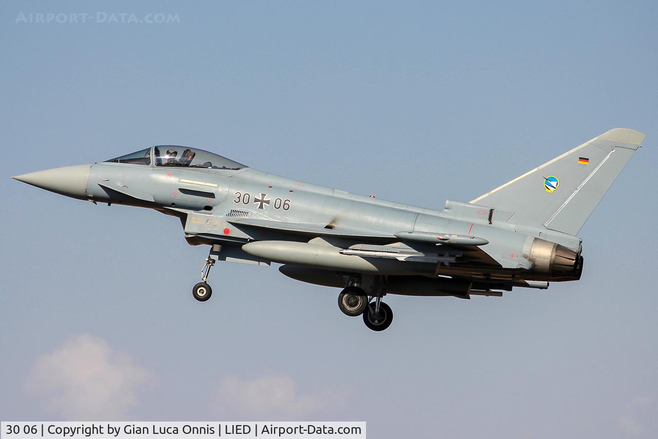 30 06, Eurofighter EF-2000 Typhoon S C/N 039/GS001, landing
