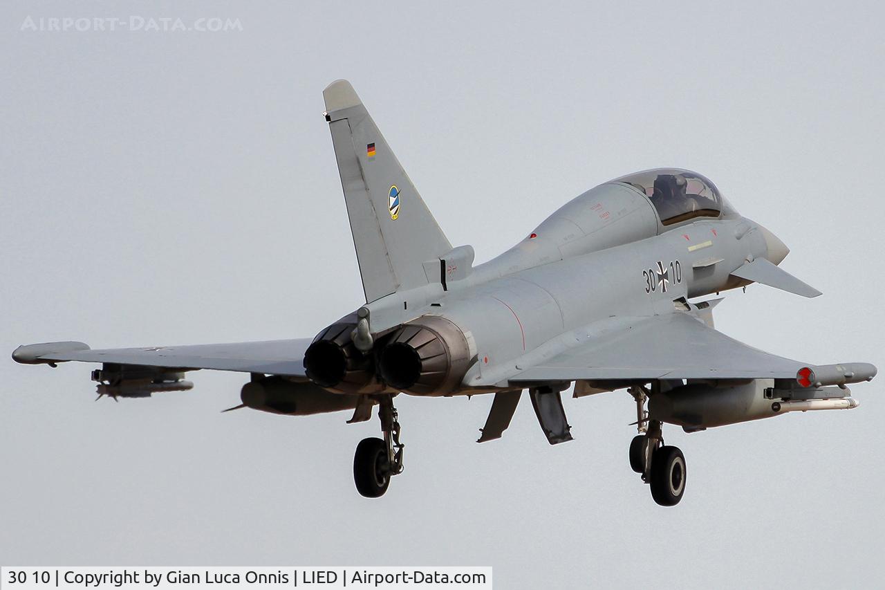 30 10, 2004 Eurofighter EF-2000 Typhoon T C/N GT006, LANDING