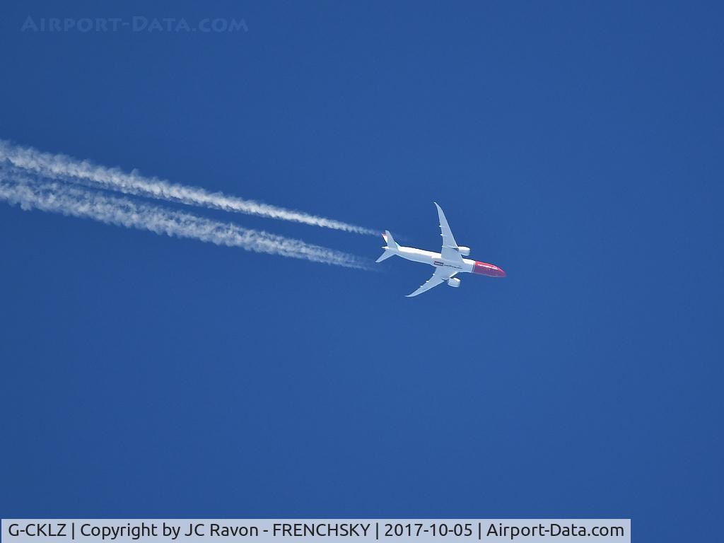 G-CKLZ, 2017 Boeing 787-9 Dreamliner C/N 38774, overflying Bordeaux airport, Dreamliner 