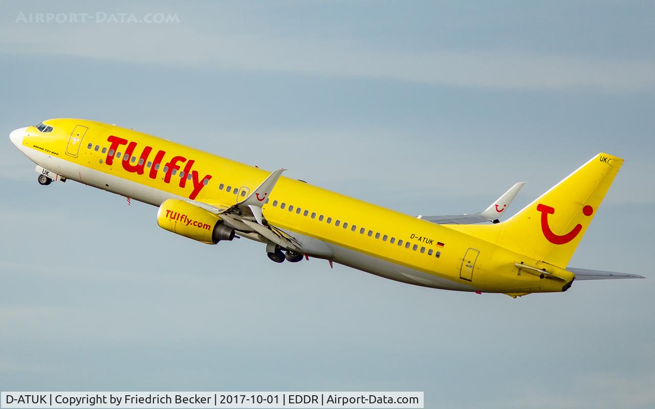 D-ATUK, 2011 Boeing 737-8K5 C/N 39094, departure to Palma via RW27