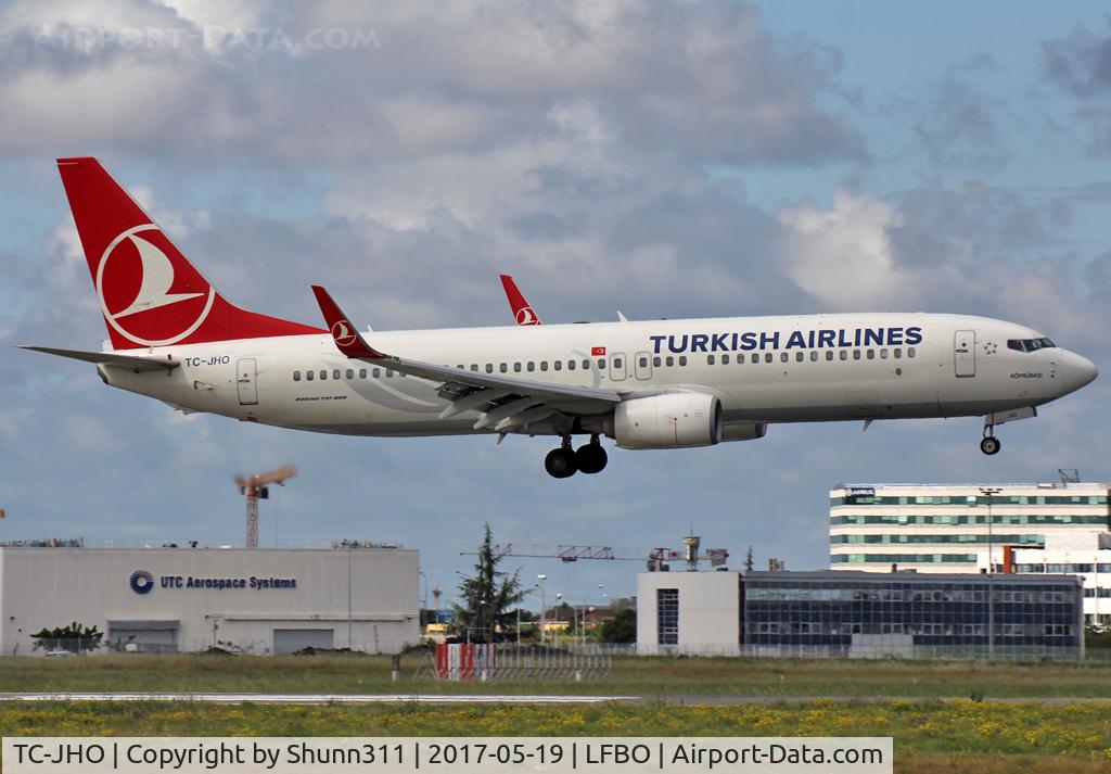TC-JHO, 2013 Boeing 737-8F2 C/N 40987, Landing rwy 32R