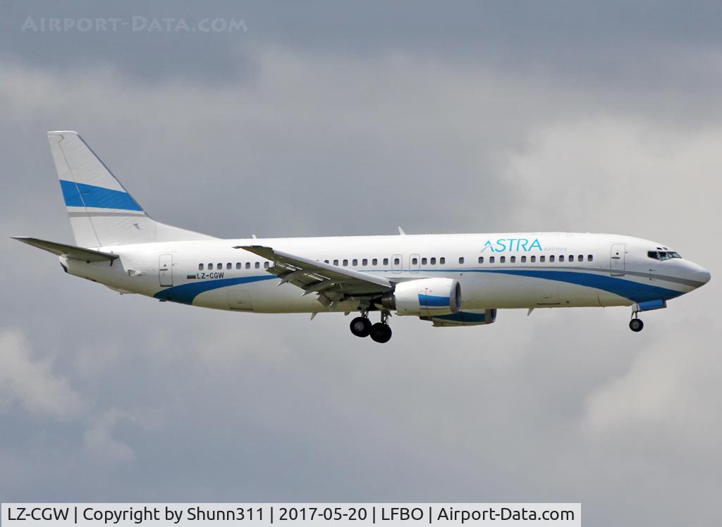 LZ-CGW, 1996 Boeing 737-46J C/N 28038, Landing rwy 32L