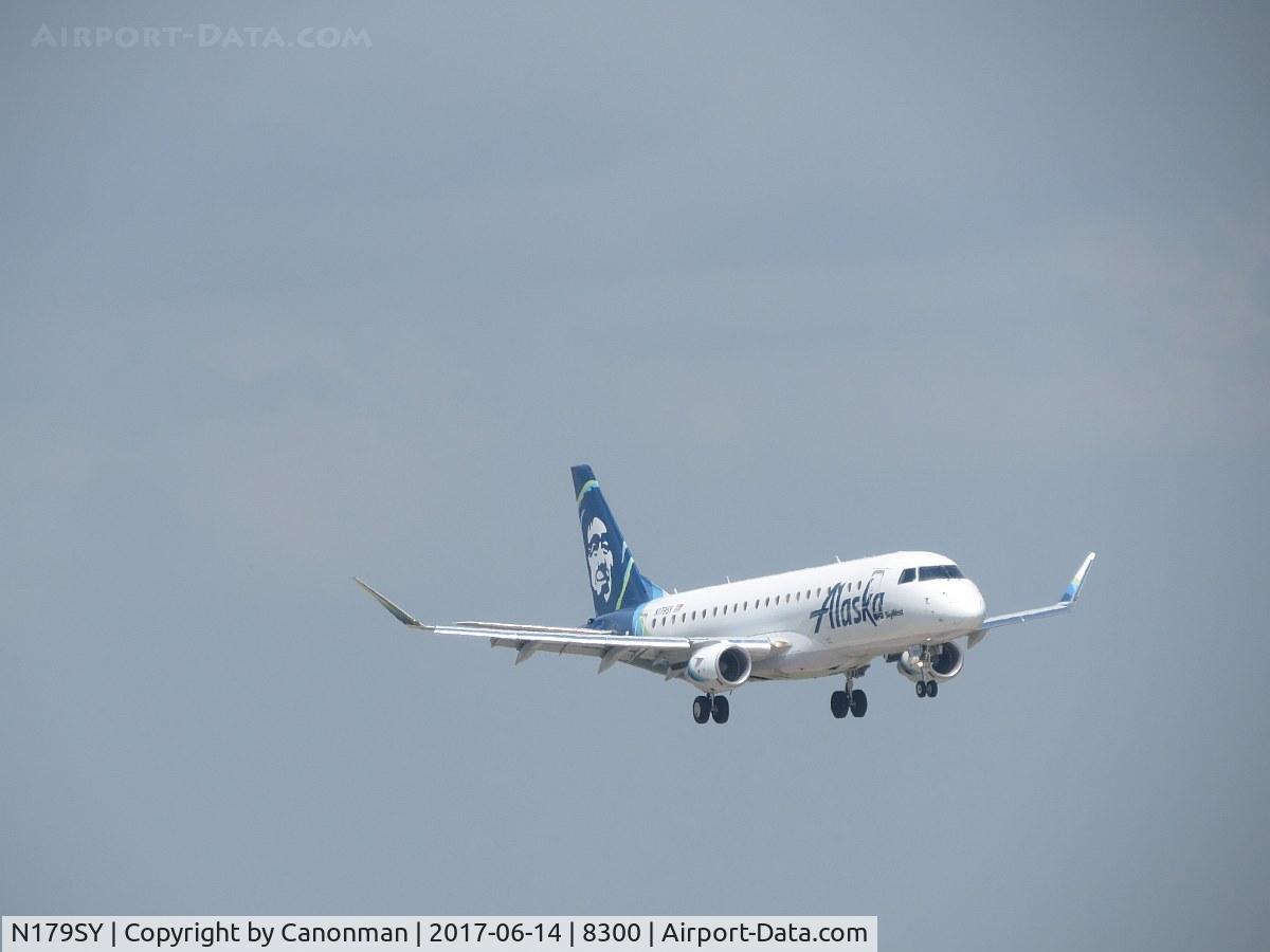 N179SY, 2016 Embraer 175LR (ERJ-170-200LR) C/N 17000565, Landing