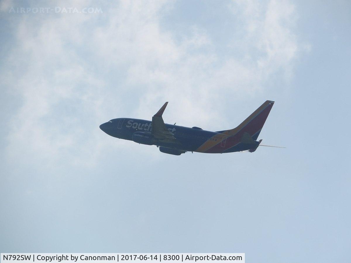 N792SW, 2000 Boeing 737-7H4 C/N 27887, Taking off