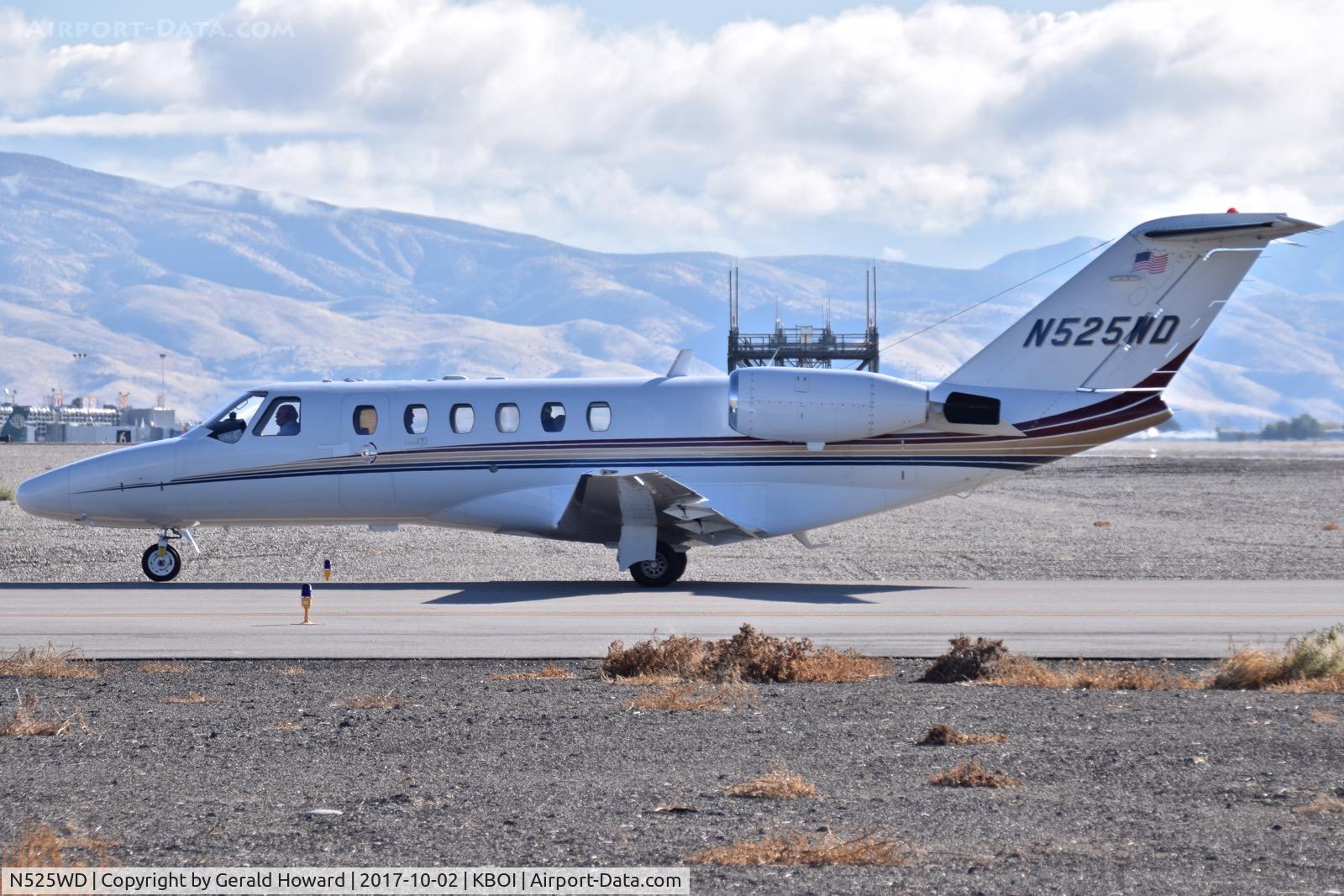 N525WD, Cessna 525A CitationJet CJ2 C/N 525A0107, Taxiing to RWY 10R.