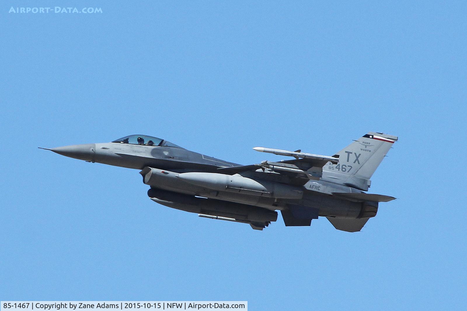 85-1467, 1986 General Dynamics F-16C Fighting Falcon C/N 5C-247, 301st FW F-16 departing NAS Fort Worth