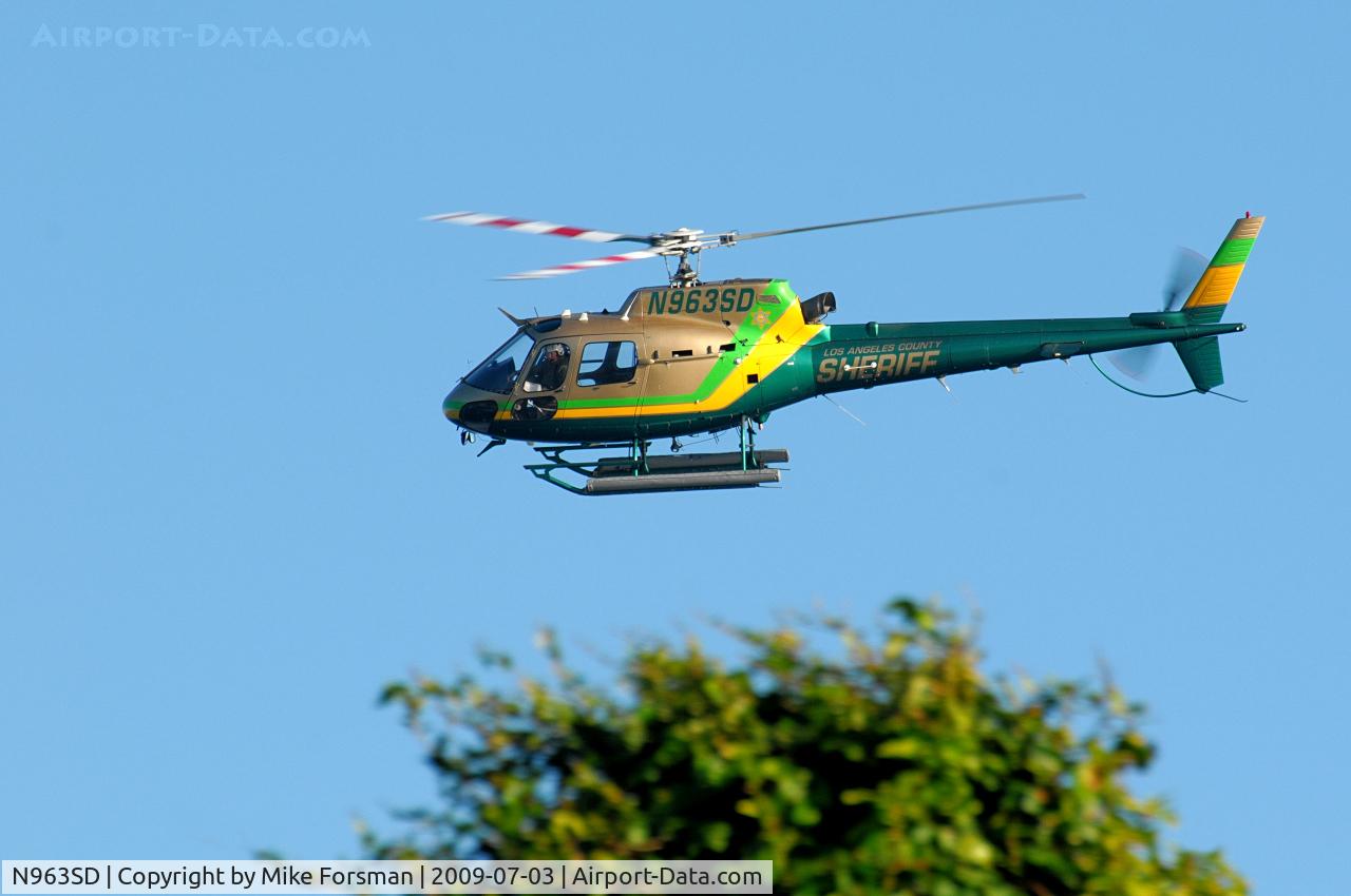 N963SD, 2002 Eurocopter AS-350B-2 Ecureuil Ecureuil C/N 3579, Safety patrol (or girl-watching) over Malibu Lagoon State Beach