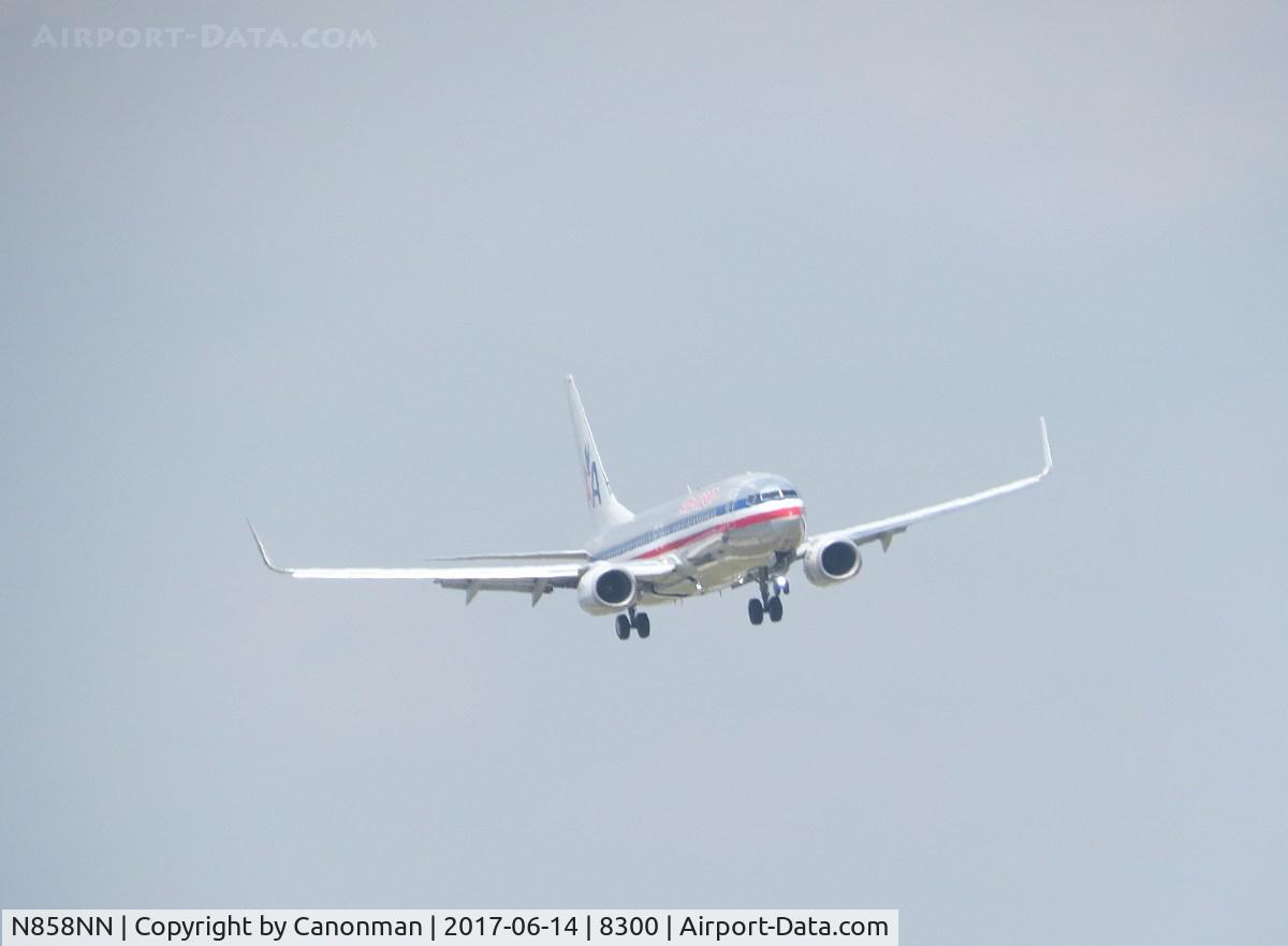 N858NN, Boeing 737-823 C/N 30904, Landing